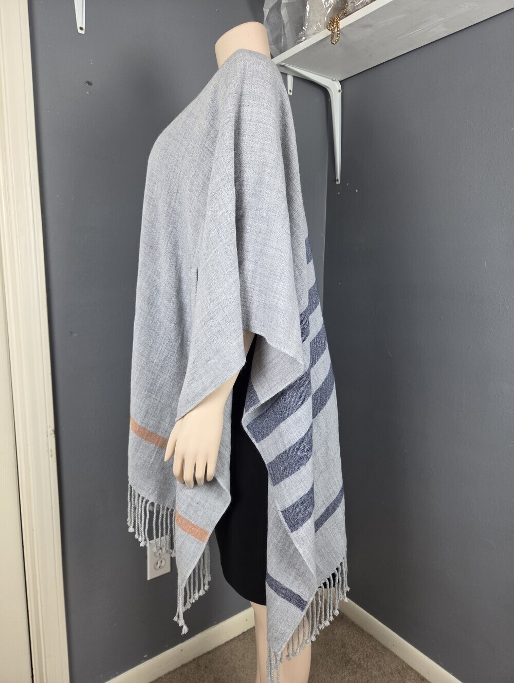 Elegant Gray Women's Sweater with Fringe - Picture 7 of 9